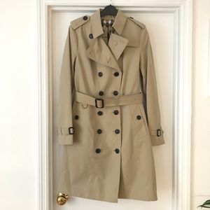 Brand new Burberry Trench Coat, size US10